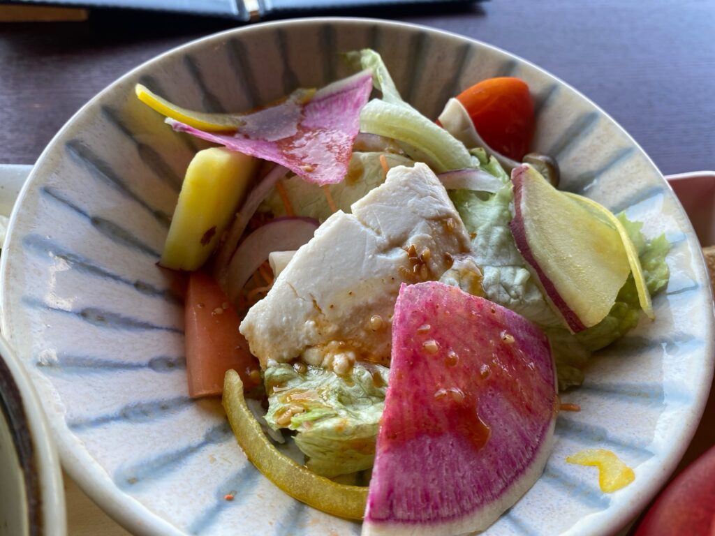 ダイナミックキッチン＆バー 燦(さん) OBPツインタワー店 竹籠膳(たけかごぜん) 彩り野菜とお豆腐の10種サラダ