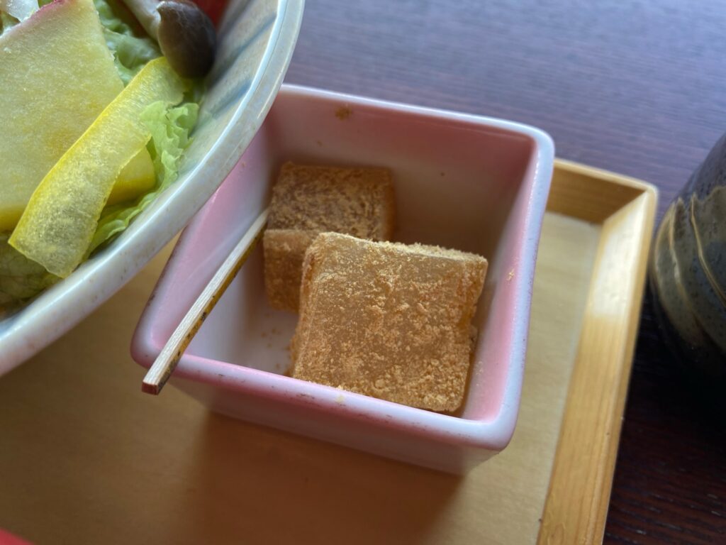 ダイナミックキッチン＆バー 燦(さん) OBPツインタワー店 竹籠膳(たけかごぜん) 甘味 わらびもち