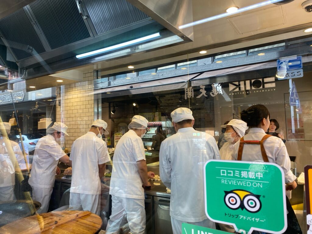 横浜中華街で食べ歩きしてきた！店内で調理しているところ