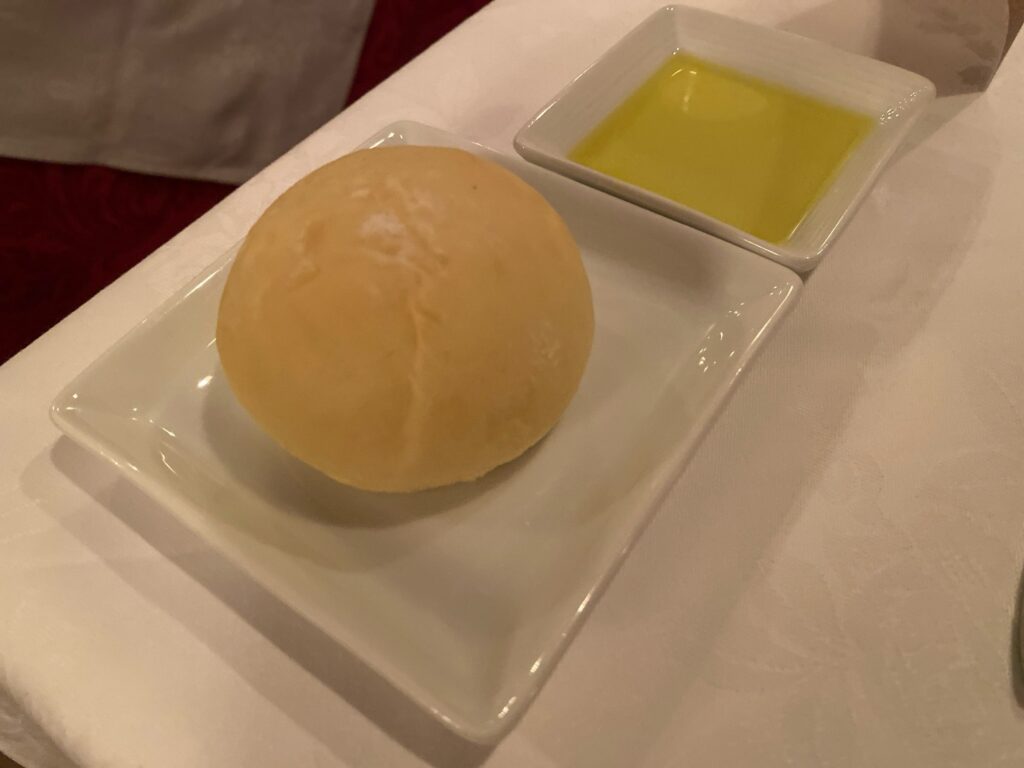 神戸クルーズディナーコンチェルトに乗ってきた！記念日おすすめの大人デート！コースメニュー パン おかわり自由