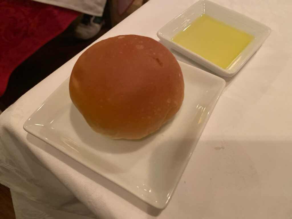 神戸クルーズディナーコンチェルトに乗ってきた！記念日おすすめの大人デート！コースメニュー パン おかわり自由