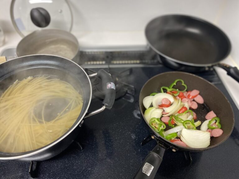 コーミ あんかけパスタ フライパンで炒める 2人分の具材 パスタ2人分を茹でる