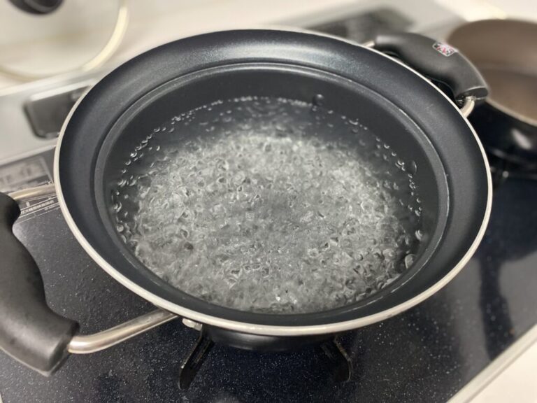 コーミ あんかけパスタ 沸騰させている鍋