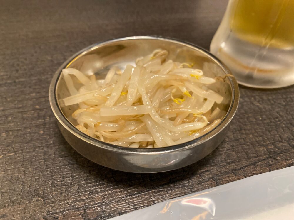 大阪 京橋 餃子のかっちゃん 突き出し もやしゴマ油和え